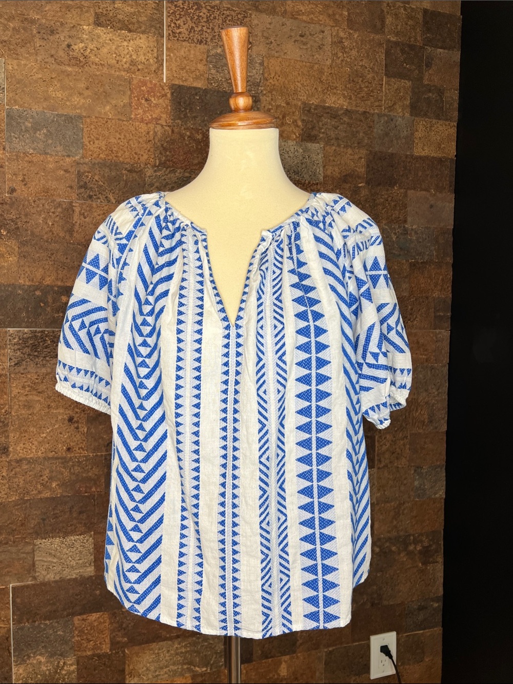 Velvet by Graham and Spencer Blue & White Geo Print Women’s Peasant Top